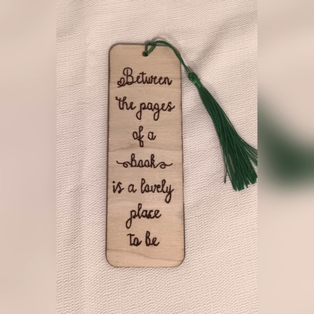 Highland Cow Bookmark with Green Tassel - Picture 3 of 4